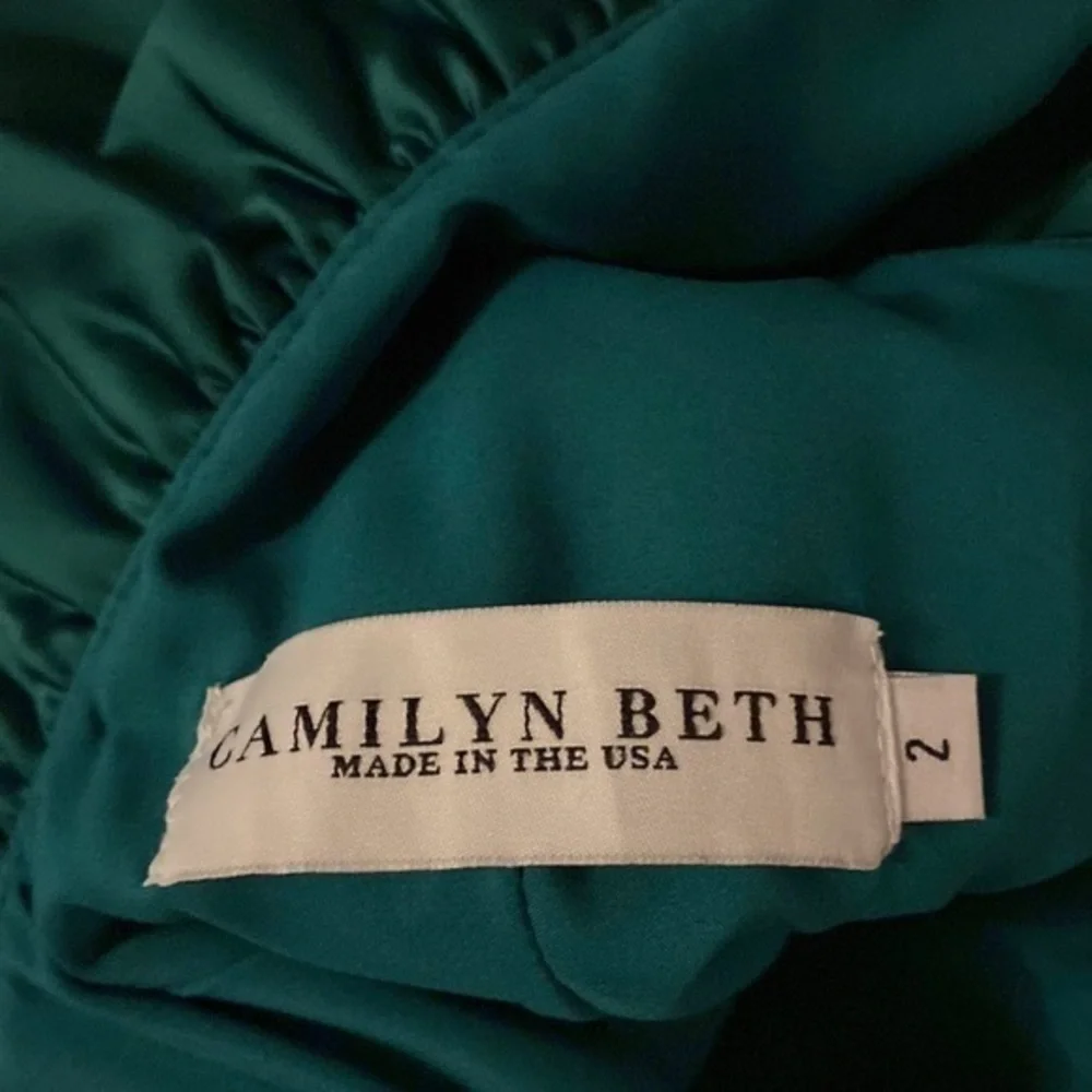 Camilyn Beth The Go Go Green Satin Ruffle Collar Sleeveless Dress 2 GG5